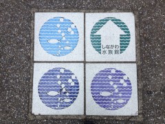 sinalização do aquário de shinagawa na calçada