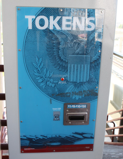 Máquina de tokens do People Mover, coloque o dinheiro para comprar