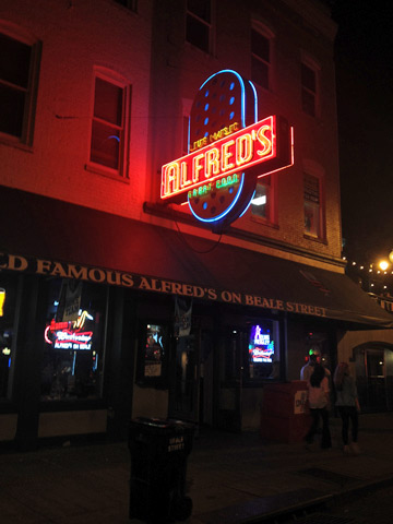 Entrada do Alfred's on Beale Street