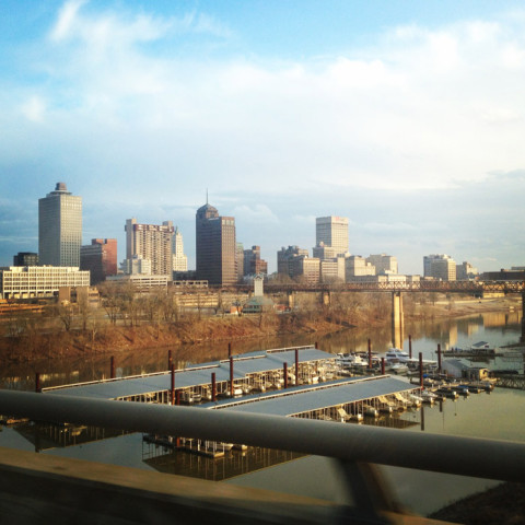 Chegando em Memphis, atravessando a ponte sobre o Mississippi