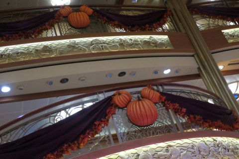 Detalhes da decoração de Halloween no cruzeiro