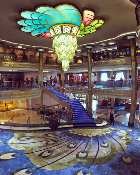 O lobby do Disney Fantasy: imponente!