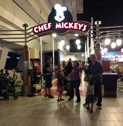 Entrada do Chef Mickey's no lobby do Disney's Contemporary Resort
