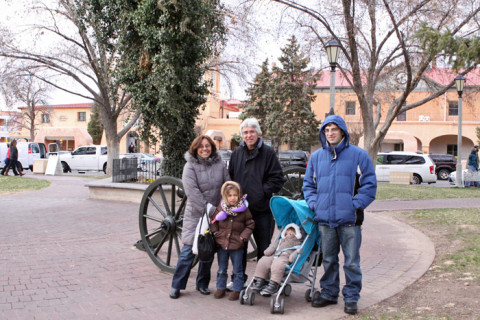 Família reunida em Old Town Albuquerque, Novo México