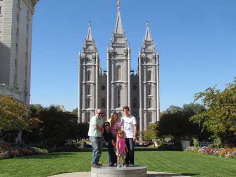 Foto de família em frente ao Templo