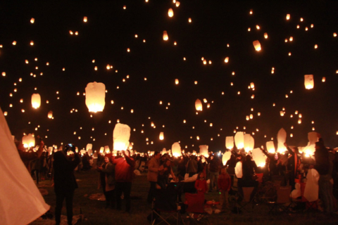 Festival das Lanternas na hora mais bonita.  Foto:  Claudia Beatriz