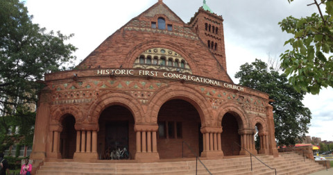 A First Congregational Church em Midtown Detroit é uma igreja histórica