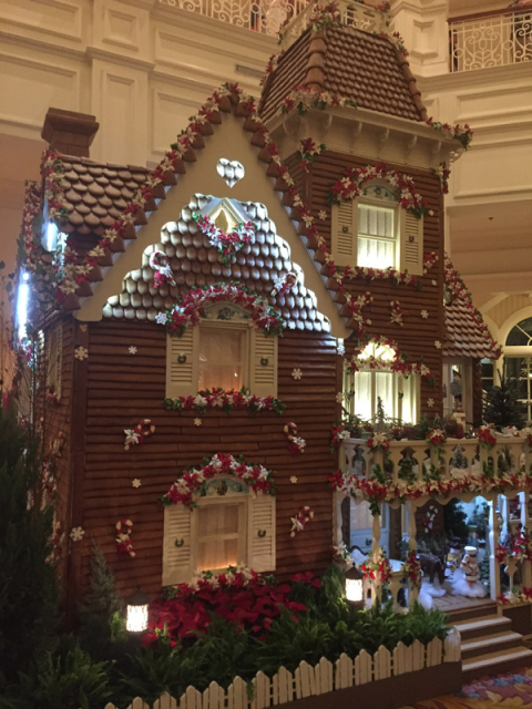 Como visitamos no final de novembro, a casinha de Gingerbread já estava pronta no lobby