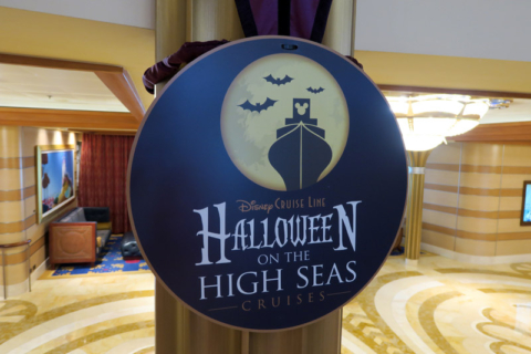 Os cruzeiros de Halloween da Disney são chamados Halloween on the High Seas