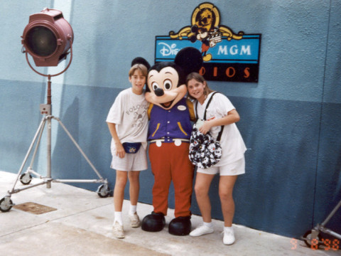 Fernando e a irmã na Disney em 98