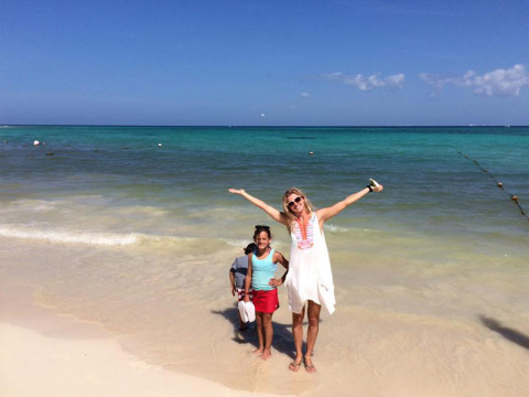 Juliana e família na praia do Paradisus La Esmeralda