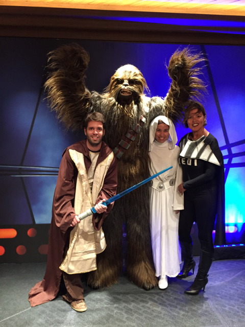 Nós fantasiados com o Chewbacca no Star Wars day at sea