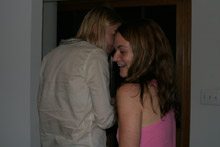 Veronika e Lynnette se escondendo da câmera, oooh so shy!