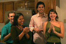 Jeff e Fernanda, Leo e Stefania cantando o parabéns em português!