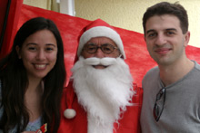 Feliz Natal, eu e Gabe com meu avô, que se veste de Papai Noel todo ano