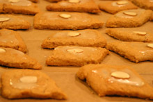 Estes já estavam prontinhos, com a amêndoa em cima