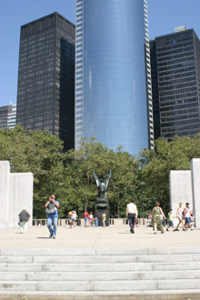 Estes três arranha-céus ficam de frente para a Estátua, devem ter uma vista linda