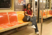 Eu no metrô - apesar das estações virando sauna, os trens tem ar condicionado