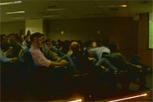 Auditório lotado, tinha gente em pé