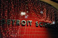 O Science Museum estava todo decorado com luzes de Natal