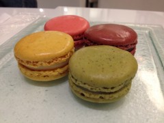 Macarons de wasabi, limão, morango e chocolate da Sadaharu