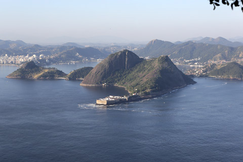 Vista do mirante no Bosque, Niterói e a Fortaleza de Santa Cruz
