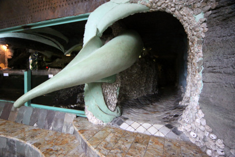 Essa entrada do túnel pelo rabo da baleia