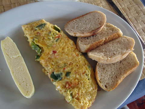 Café-da-manhã com omelete no Yandup Lodge