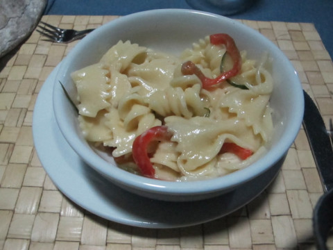 Saladinha de macarrão no jantar do Yandup Lodge