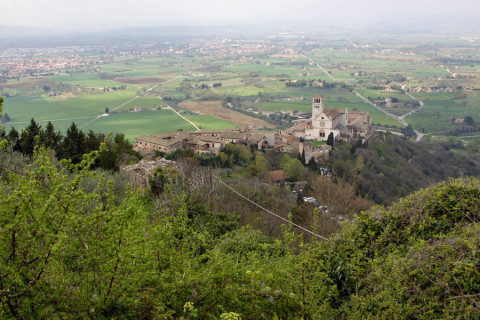 Assis (essa é a Basílica de São Francisco de Assis) e o vale, vista da Rocca Maggiore