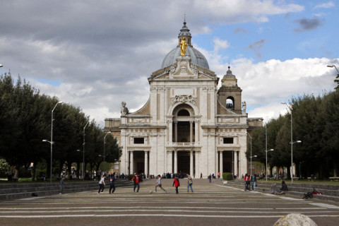 A Basílica de Santa Maria degli Angeli, onde fica a Porciúncula