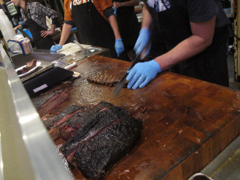 Carnes no Franklin BBQ aqui em Austin, eleito o melhor dos EUA
