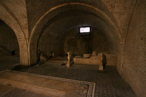 Ainda no salão principal