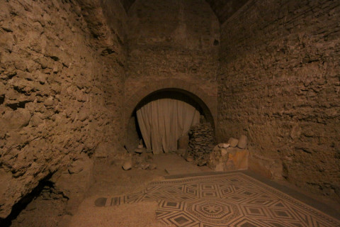 Um dos cômodos, reparem que os mosaicos vão mudando