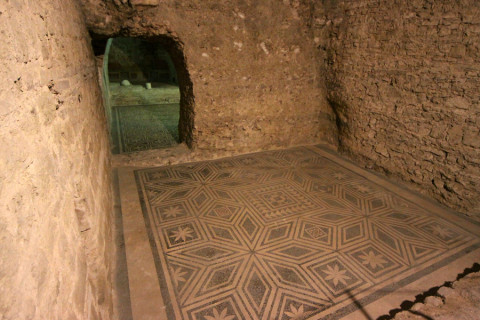 Esse piso tem aproximadamente 2 mil anos!