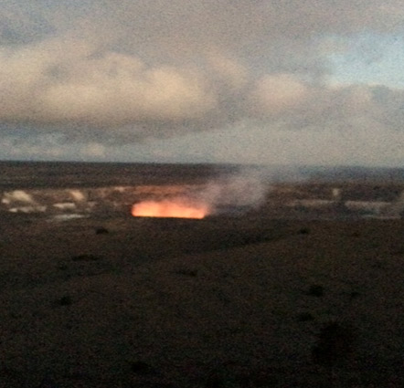 A cratera do vulcão no Volcanoes National Park