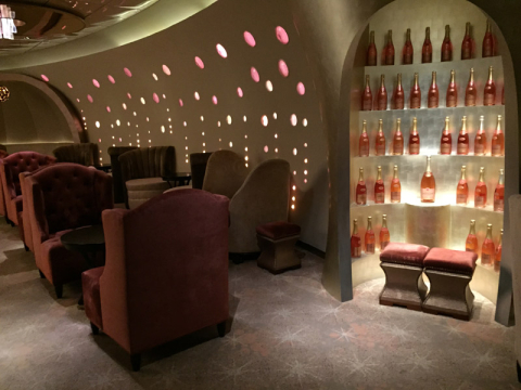 Pink Champagne Bar no The District