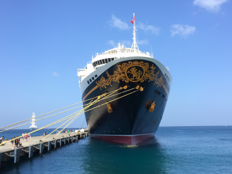 Disney Wonder no porto em Grenada
