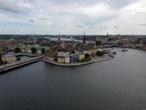 Estocolmo vista do alto da torre do Stadhuis, Gamla Stan bem ao centro