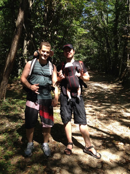 eu e um amigo passeando pelas montanhas na suíça