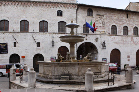 Fonte na Piazza del Comune