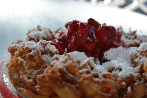 Funnel Cake com morango, foto da Renata Costivelle
