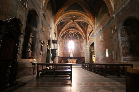 O interior da igreja de Sant'Andrea