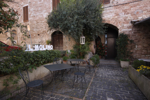 O Il Molino é um restaurante que fica coladinho na igreja e bem recomendado nos sites que li