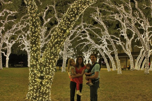 Nós em Johnson City, aqui perto de Austin, curtindo as luzes de Natal em 2012
