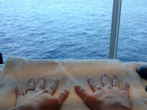 Fiz as unhas no spa, manicure com vista pro mar!