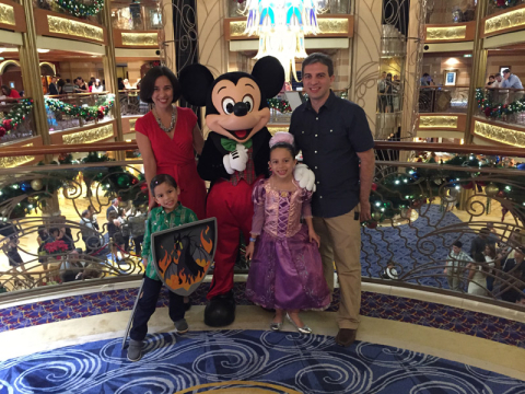 Nós com o Mickey no Disney Dream