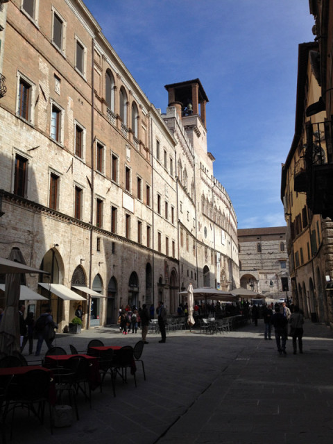 Corso Pietro Vannucci, que vai da Piazza Italia até a Piazza IV Novembre
