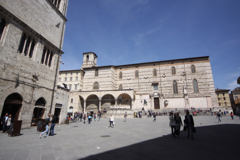 Saindo da Galleria e chegando a Piazza IV Novembre em Perugia
