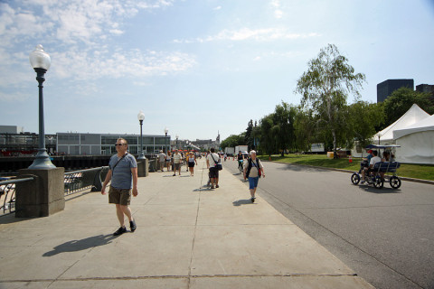 Calçadão do porto (Promenade du Vieux Port) de Montréal
